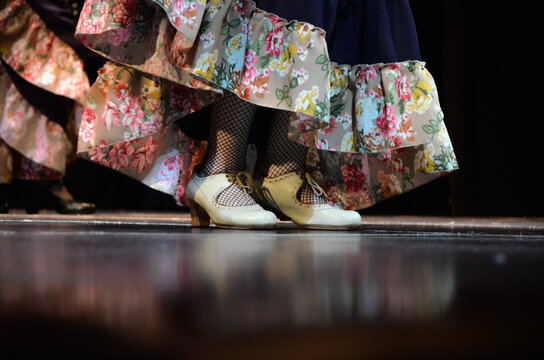 Pies de bailaora de flamenco