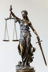 Obraz premium Bronze statue of lady justice, blindfolded and holding scales and a sword, symbolizing justice, fairness, and the law