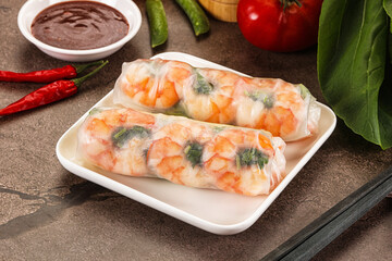 Vietnamese spring roll with prawn