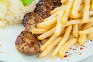 eatball wings with fries