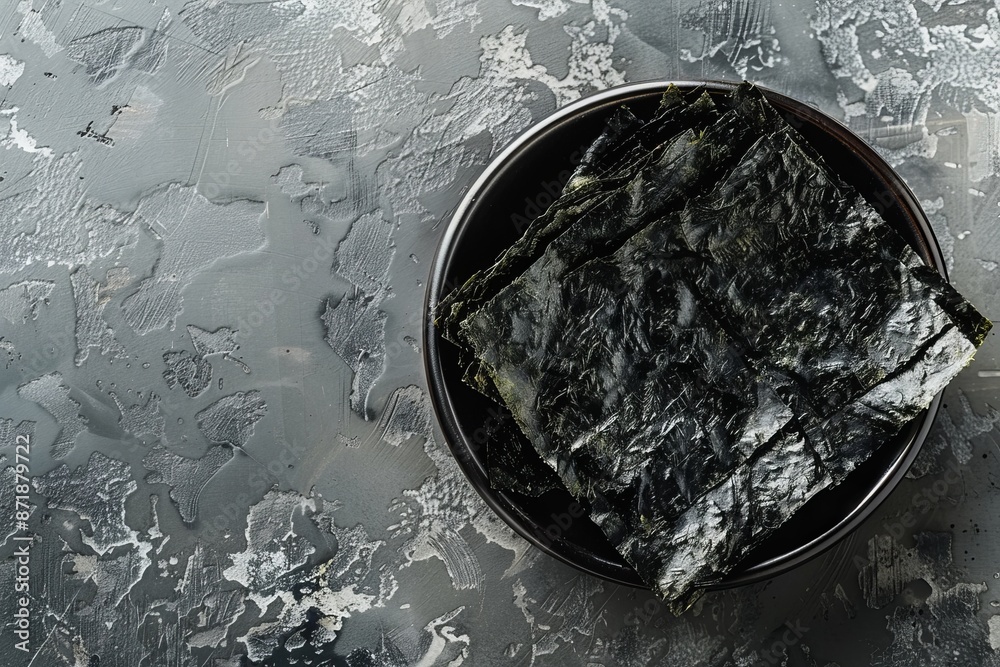 Poster crispy nori seaweed on gray background traditional japanese snack