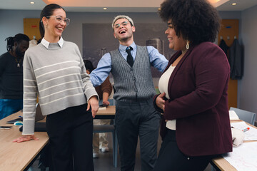 Man making jokes entertaining his female colleagues during work