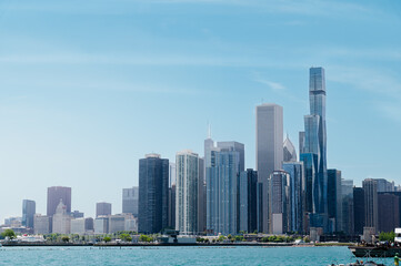 Obraz premium Chicago Skyline from across Lake Michigan