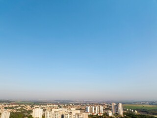Obraz premium Foto aérea da cidade de Campinas, uma das maiores cidades do estado de São Paulo