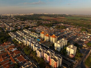 Obraz premium Foto aérea da cidade de Campinas, uma das maiores cidades do estado de São Paulo