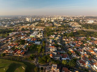 Fototapeta premium Foto aérea da cidade de Campinas, uma das maiores cidades do estado de São Paulo