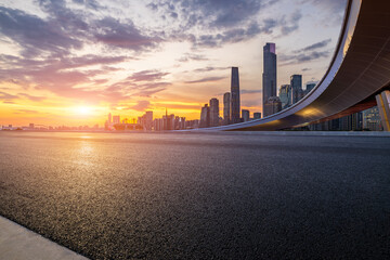 Obraz premium Asphalt highway road and bridge with modern city buildings scenery at sunset in Guangzhou. car advertising background.