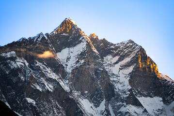 The sunrise of Lhotse © wendi