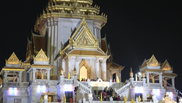 Temple of the Golden Buddha (Wat Traimit). The temple has the world&rsquo;s largest solid gold Buddha statue weighing about 5.5 ton.  It is in Bangkok&rsquo;s Chinatown. 