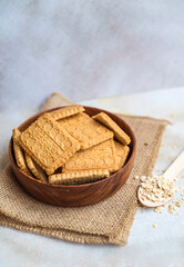 Oat biscuits in a wooden bowl 