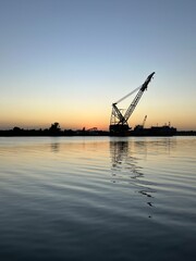 Obraz premium Atardecer naranja en el puerto Tuxpan