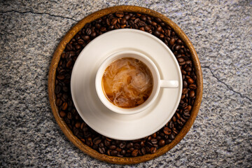 コーヒー豆とブレンドコーヒーのお洒落なイメージ2