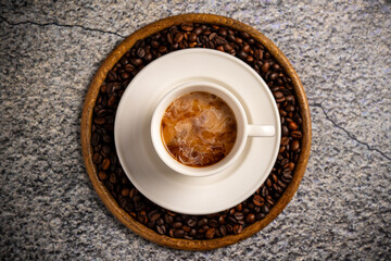 コーヒー豆とブレンドコーヒーのお洒落なイメージ