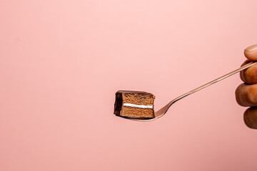 ピンク背景のミルフィーユの断面