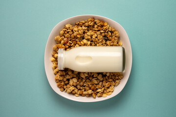 ミルク瓶とグラノーラのお洒落なイメージ4