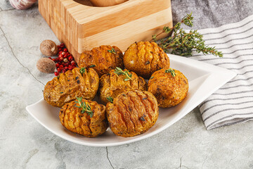 Baked baby potato with thyme