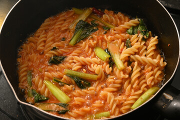 フジッリのトマトソースパスタ