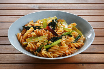 フジッリのトマトソースパスタ