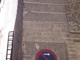 Inscripcion en esquina de la casa