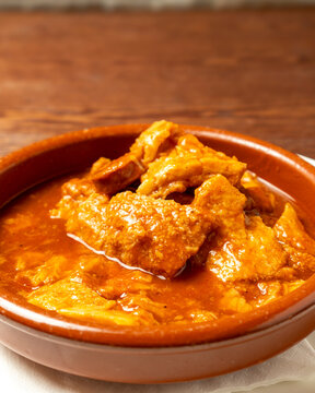callos de ternera cocinados con salsa espa&ntilde;ola raci&oacute;n 