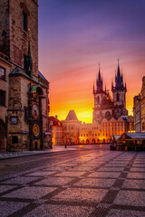 Obraz premium Golden summer sunrise view of the old town square at the city center of Prague, Czech Republic, with Tyn Church and Astronomical Clock
