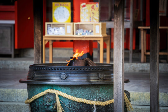 大香炉 Images – Browse 23 Stock Photos, Vectors, and Video