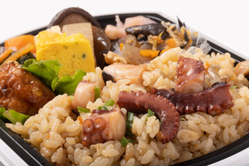タコとごぼうの炊き込みご飯弁当