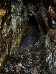 The ruins of the Nita Hayasaki Mine (Crystal Cape) have a coast where you can enjoy magnificent geological formations, geological layers and huge rocks.