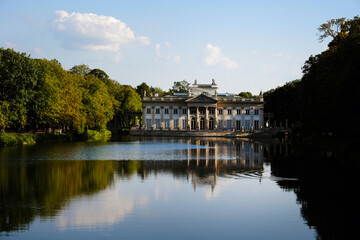 Obraz premium Sunset over the Palace Łazienki or Palace of the Water (Palace on the Isle) at Lazienki park in Warsaw, Poland