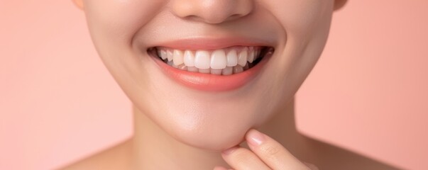 Obraz premium Closeup of a Woman Smiling with Perfectly White Teeth and Pink Lips