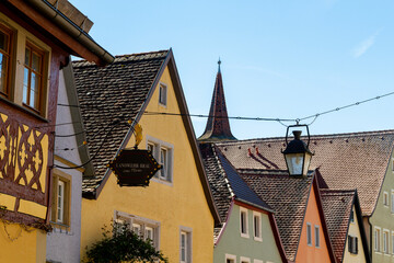 kleine mittelalterliche Häuser in der Altstadt von Rothenburg ob der Tauber, Deutschland