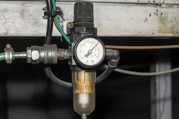 Air regulator use to adjusting the air pressure in pipes and water filters in the air pipes.	