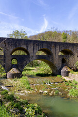 Fototapeta premium die berühmte Doppelbrücke im Taubertal bei Rothenburg ob der Tauber