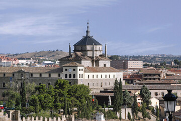 Naklejka premium Panoramic view of the beautiful city of Toledo in Spain, where you can see its historic and important monuments