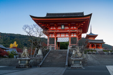 Fototapeta premium Beautiful Autumn landscape. Kiyomizu-dera Templeduring Autumn season at Kyoto,Japan. Kiyomizu-dera Temple is the famous landmark and travel attraction of Kyoto.