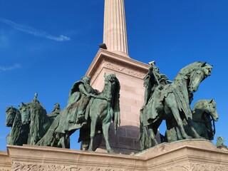 Obraz premium Details of Heroes' Square, (Budapest), one of the major squares in Budapest, Hungary, noted for its iconic Millennium Monument with statues featuring the Seven chieftains of the Magyars.