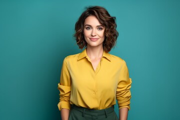 Photo of cool attractive business lady short hairstyle friendly smiling responsible person arms crossed wear casual green shirt yellow pants isolated blue color background
