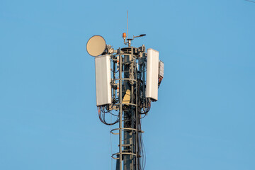 Mobile phone transmitter, telephone antenna
