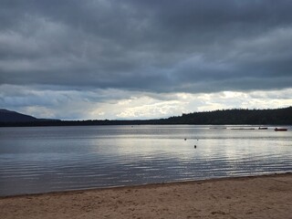 Obraz premium Loch Morlich, Glenmore, Scotland's only fresh water award winning beach is situated at the foot of the Cairngorms, right at the heart of the National Park