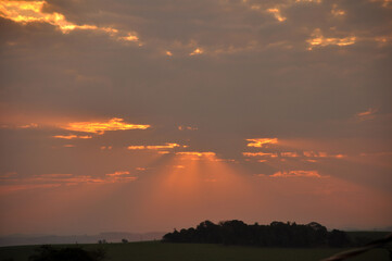 Fototapeta premium pôr do sol com nuvens fim de tarde 