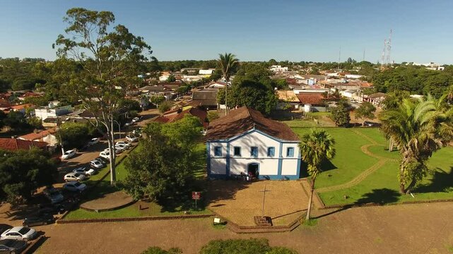 Igreja Matriz Santu&aacute;rio de Sant'Ana, built in 1811 - Chapada dos Guimar&atilde;es, Mato Grosso, Brazil