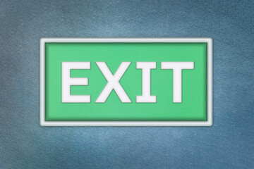 緑色の出口の看板が中央にあるデコボコしたグレーの背景