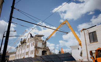 Excavator for demolition of buildings with a hydraulic crusher. The concept of demolition of...