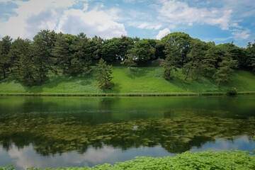Fototapeta premium A Japanese Castle and Lake Surrounded by Beautiful Forest