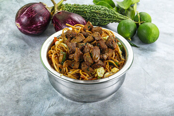 Stir fried noodles with beef