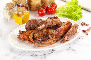 Roasted duck wings with sauce