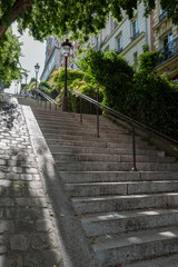 Escaliers pour monter sur la butte Montmartre à Paris