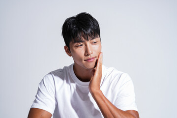 健康的なアジア男性の美容イメージ