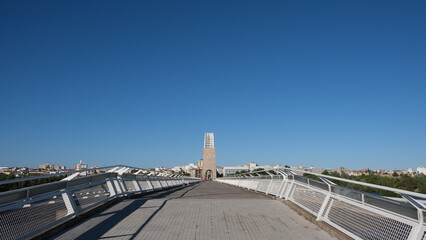 Panoramic view that represents a bridge highlighting the horizon line.