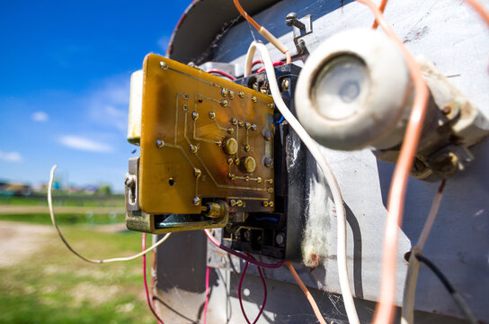 Electrical street light device exposed to the elements